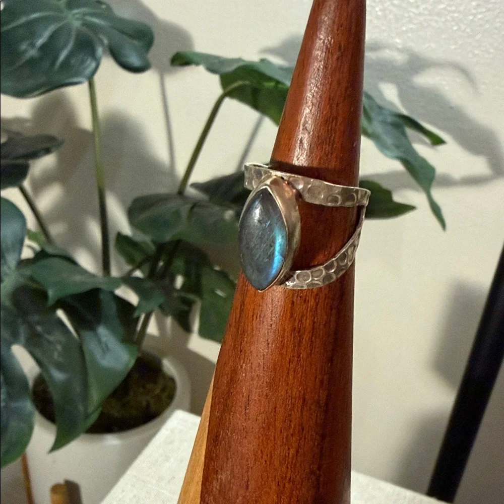 Hammered band‎ moonstone yum sterling Silver Ring with semiprecious Gemstone 7/8